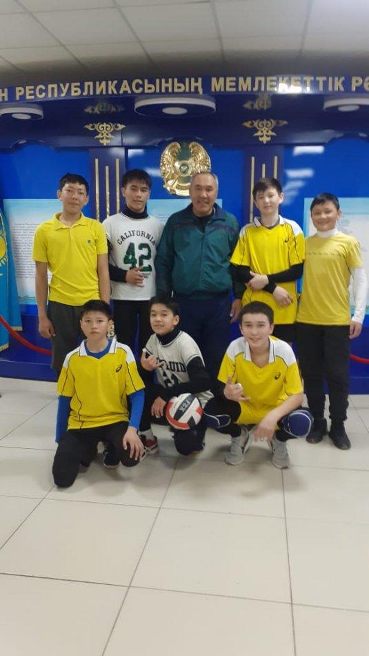 волейбол  ұлдар құрамасы ауданнан 1-орын